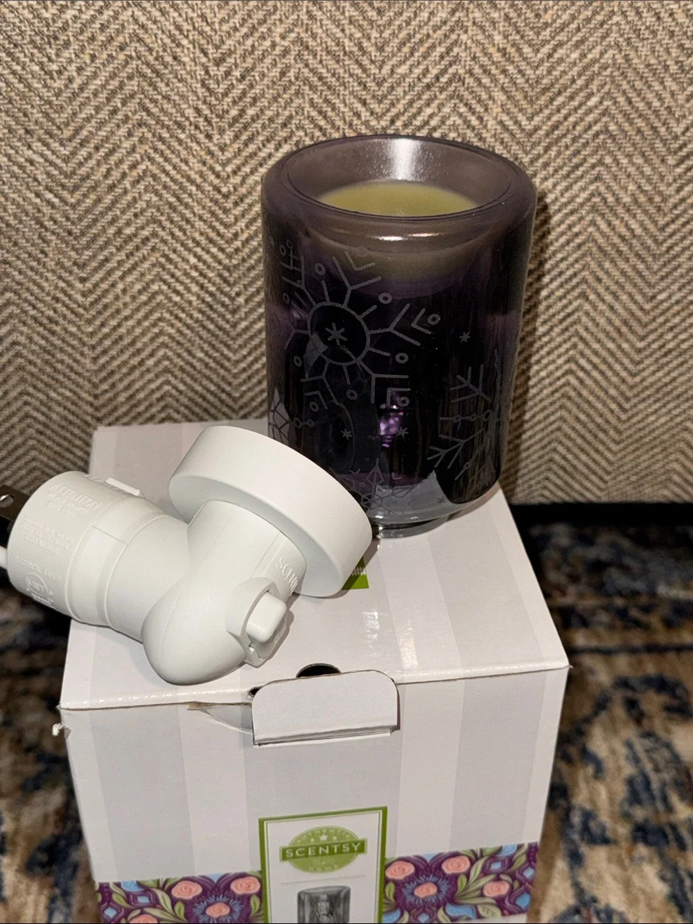 SCENTSY MINI FRAGRANCE WAX WARMER CRYSTAL CHRISTMAS HOLIDAY WITH BOX